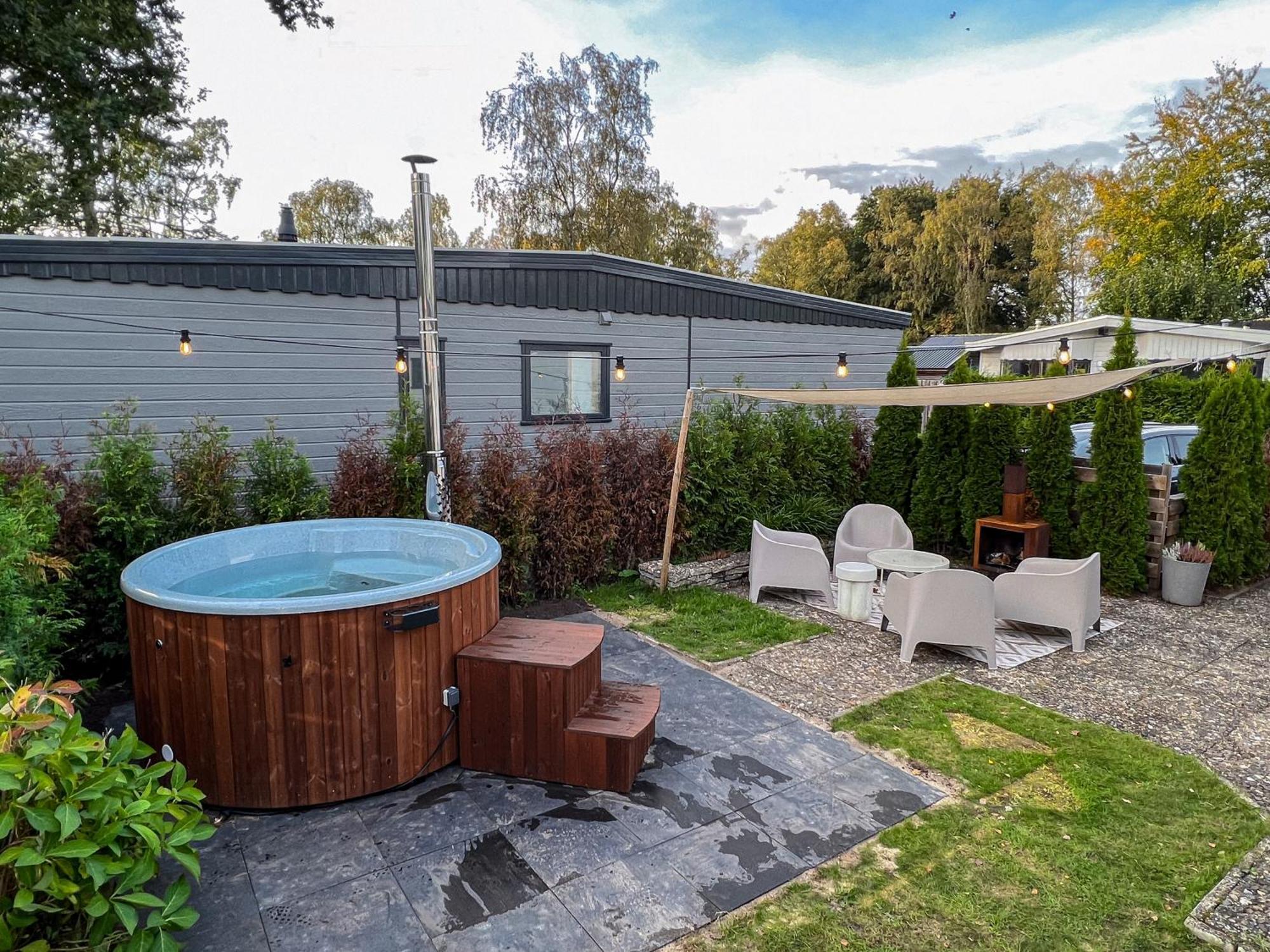 Bosrijk Chalet - Hottub - Veluwe بوتِنْ المظهر الخارجي الصورة