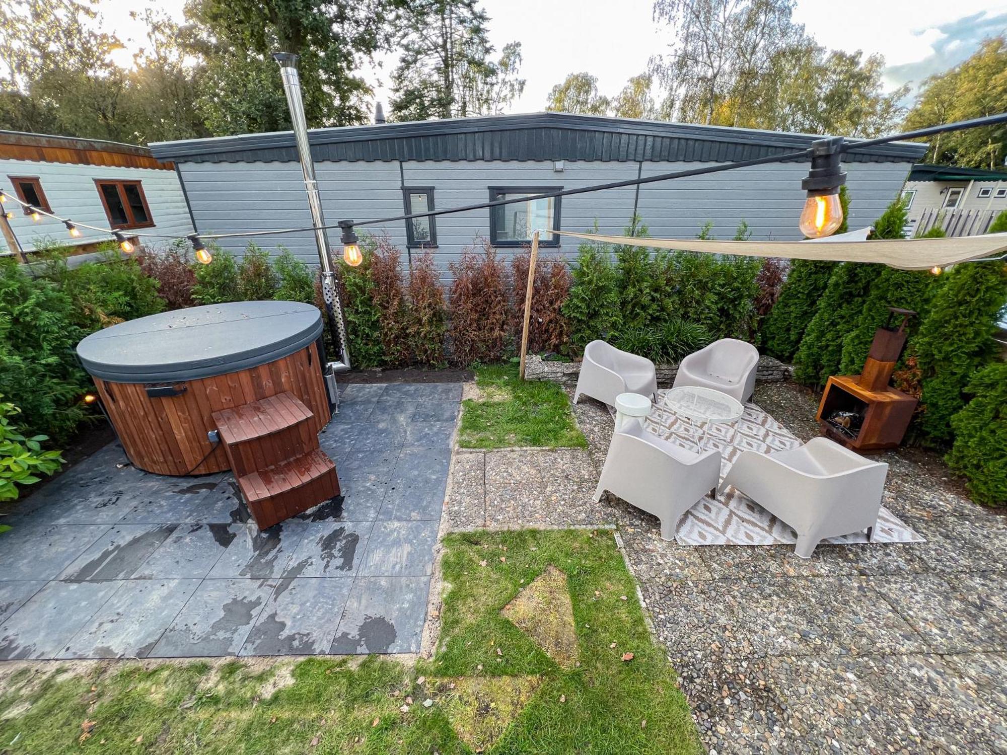 Bosrijk Chalet - Hottub - Veluwe بوتِنْ المظهر الخارجي الصورة